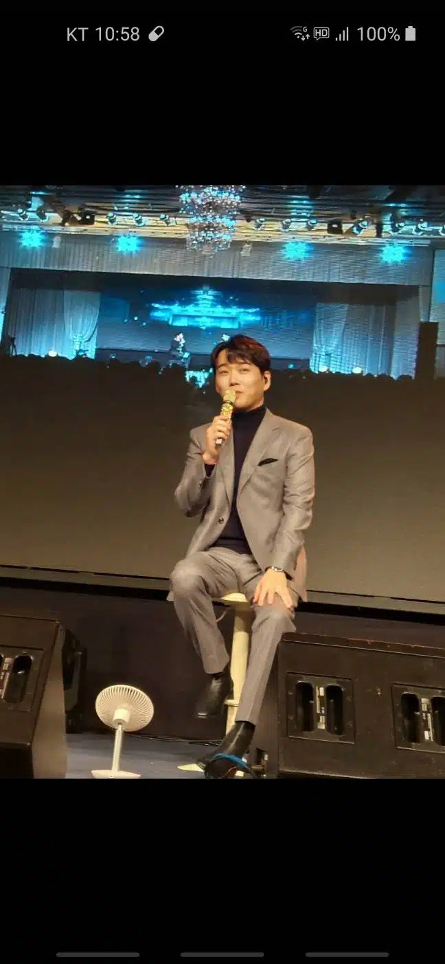 황영웅님   막둥이의  초대로 늦게나마 가입했는데 너무너무 하루가  행복합니다  오늘도   충전하고  갑니다  아자아자 파이팅 ^♡^