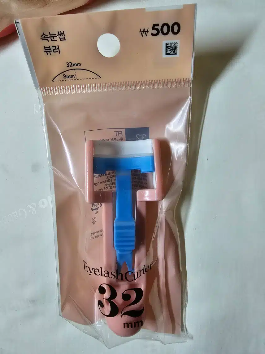 다이소 500원짜리 뷰러 구경하세요😗😗