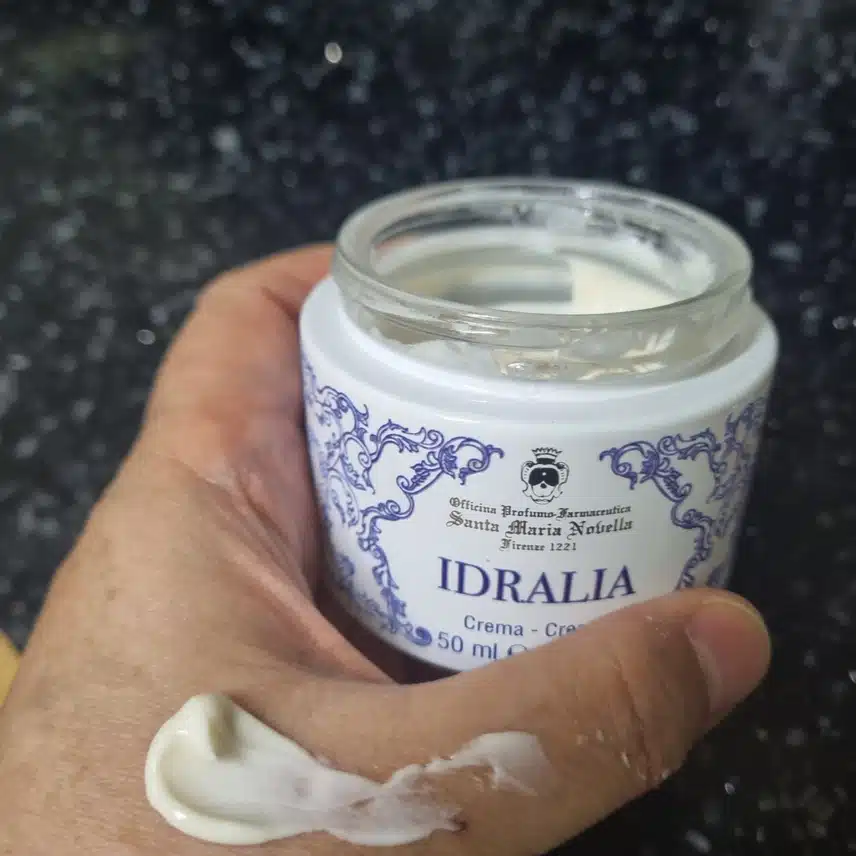 리치한 수분크림