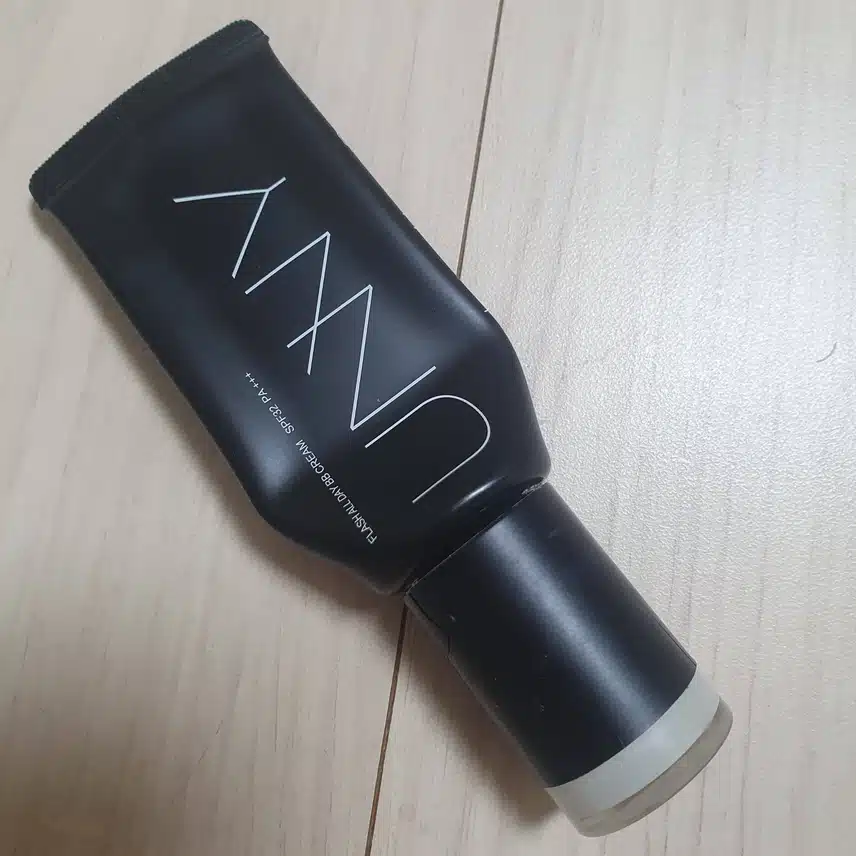 부드럽고 가벼운 유니클럽 비비크림