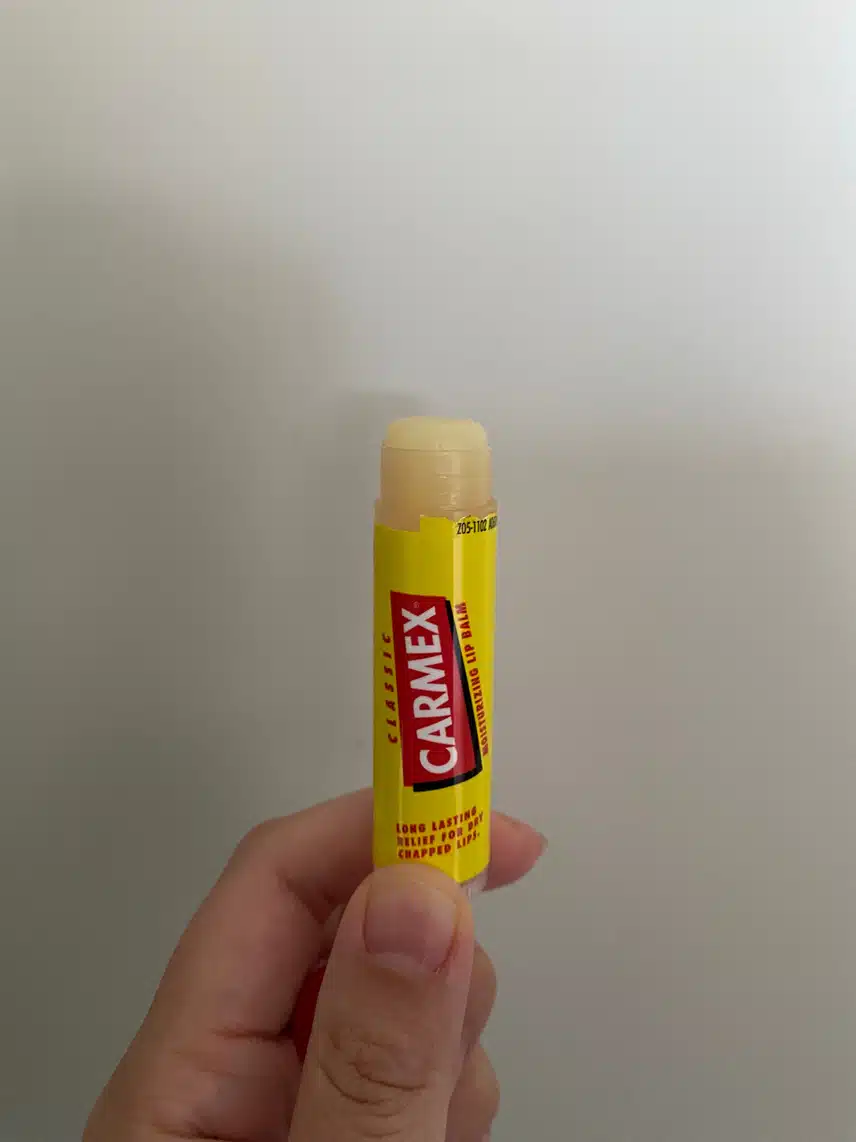 립밤으로 보습
