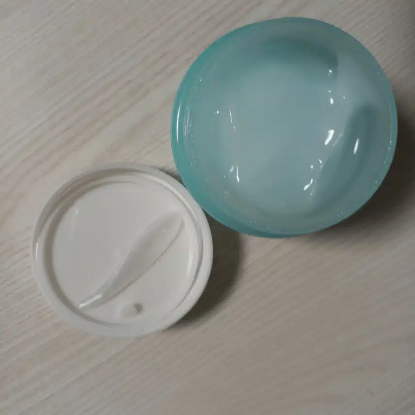 수분크림으로 더 촉촉하게