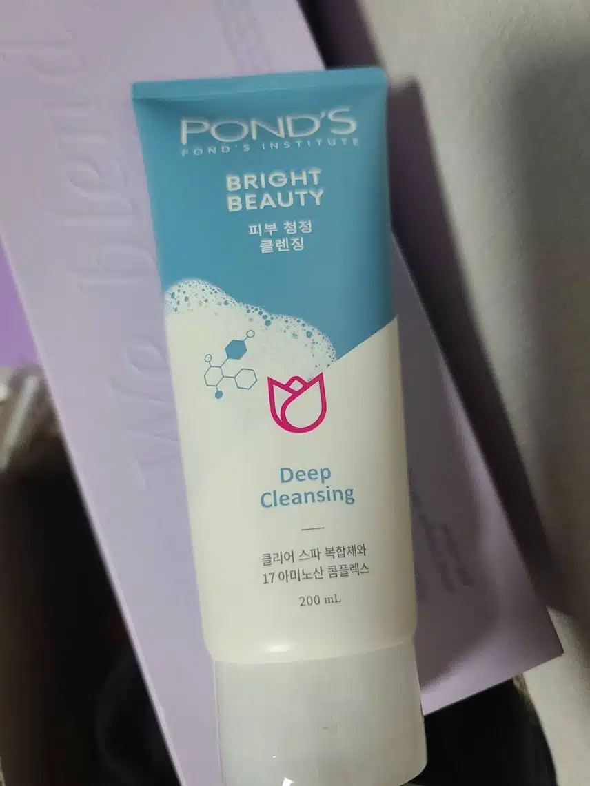 가볍고 자극적은 클렌징폼이에요3