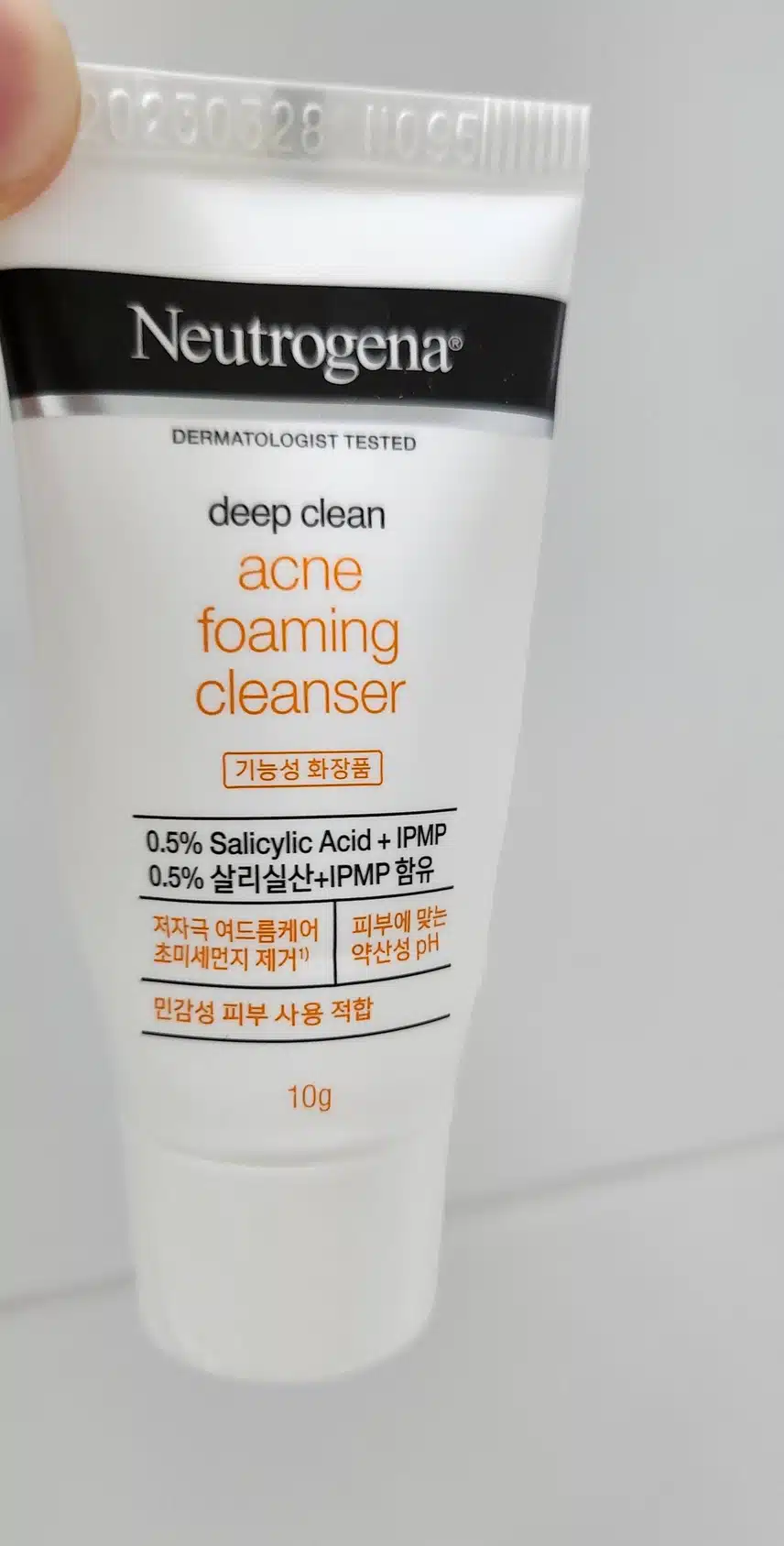 뉴트로지나 딥클린 아크네 포밍 클렌저