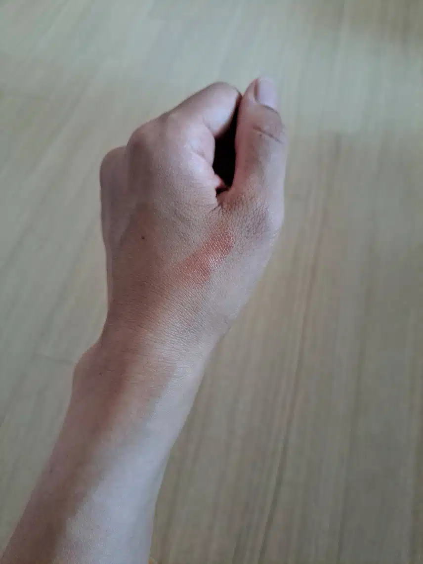 자연스럽고 부드럽게 발색되는 립밤
