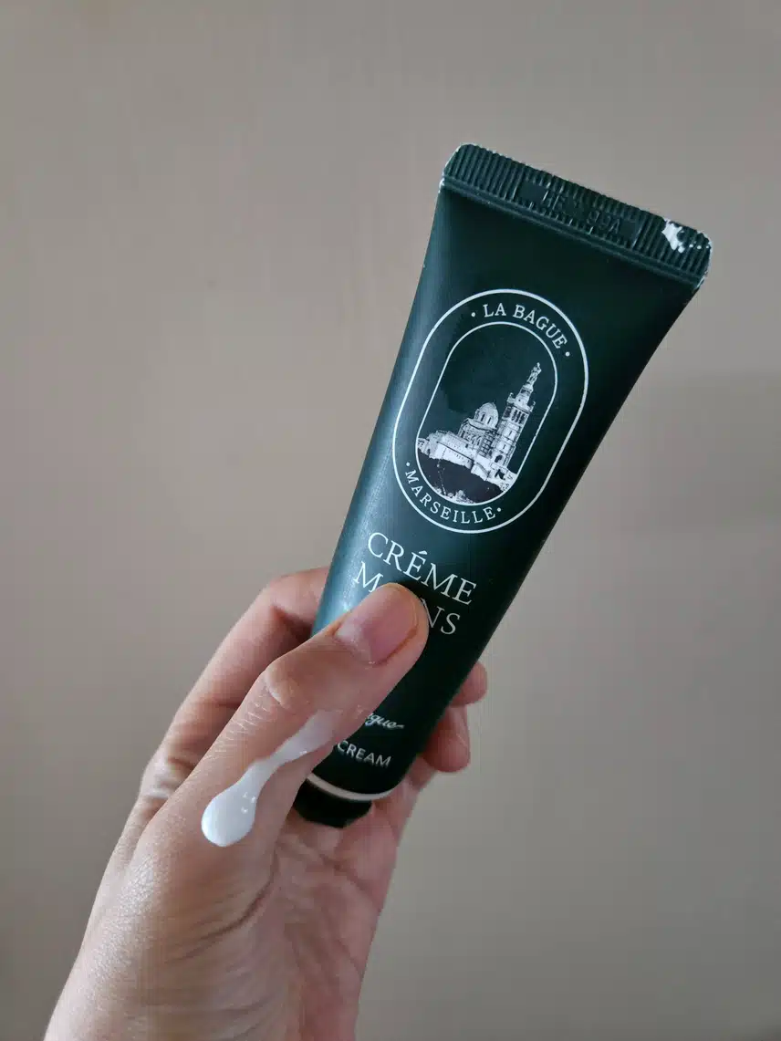 핸드크림으로 촉촉한 손을~
