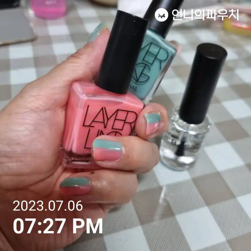 오랜만에 손톱을 파스텔톤으로 채워봅니다 ~^^♡