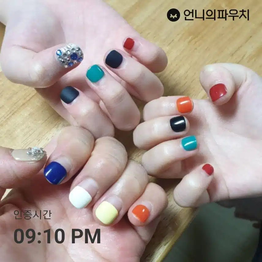 딸들과 함께 네일하며 놀기