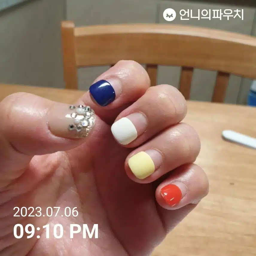 딸들과 함께 네일하며 놀기
