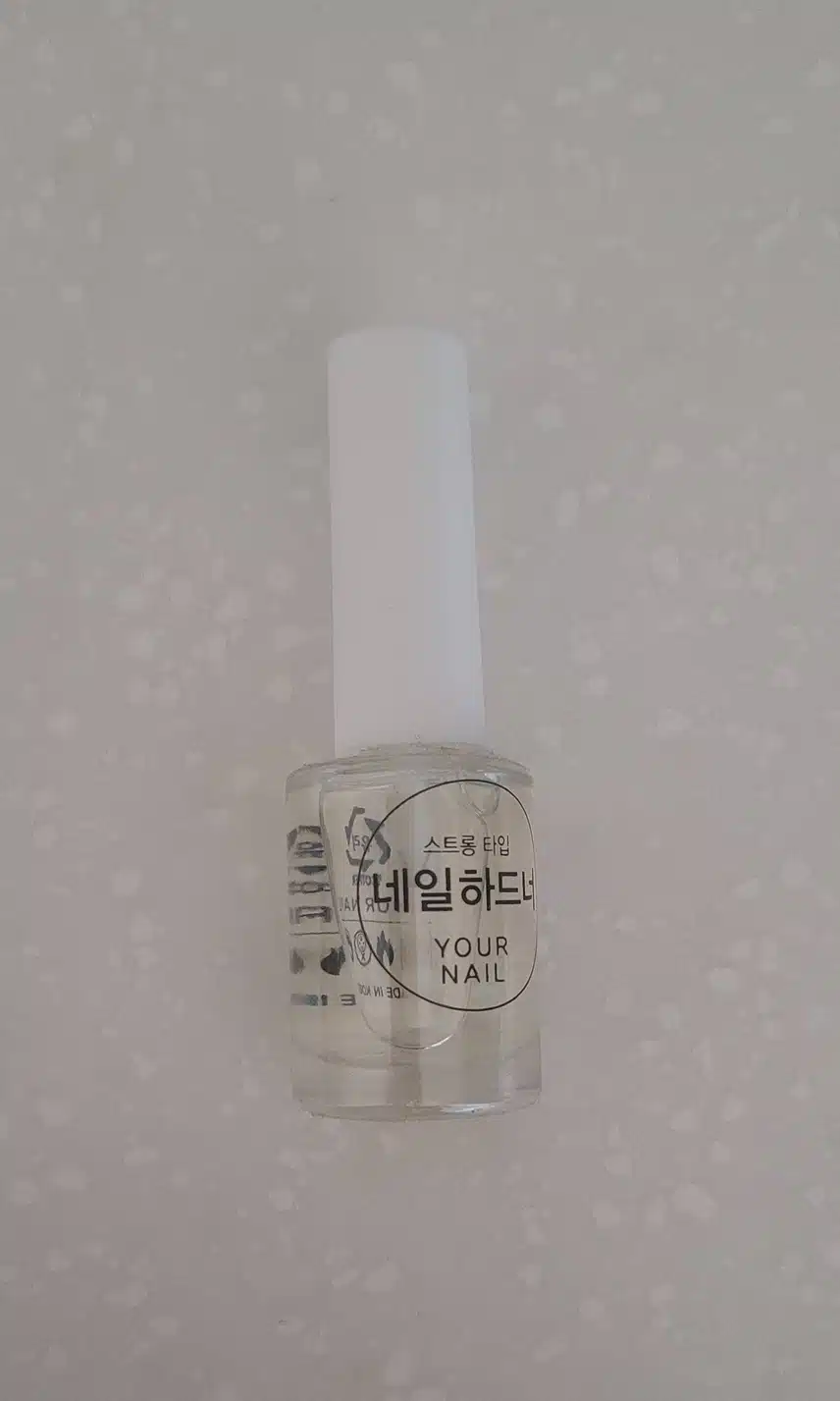 갈라지고 얇은 손톱~