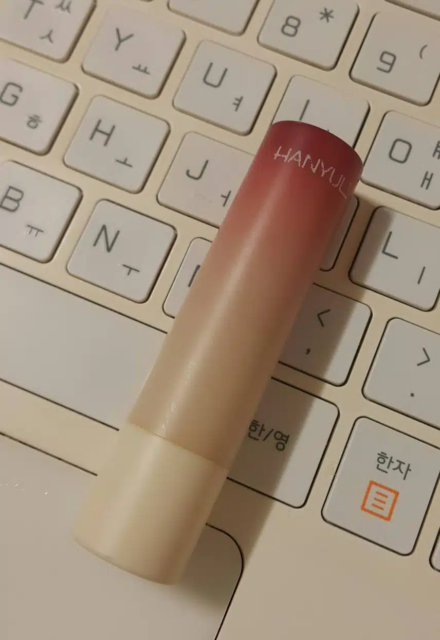 말갛게 발그레한 혈색을 주는 한율 자초 립밤 :) 