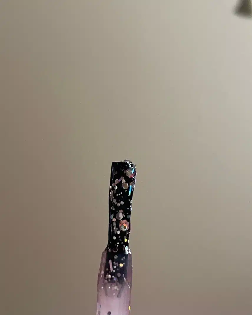 여름에 어울리는 반짝반짝 네일