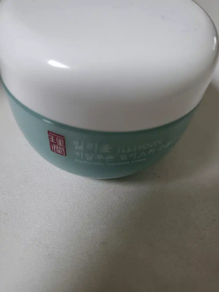 수분 크림으로 보습~