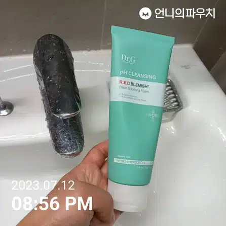약산성 폼으로 세안