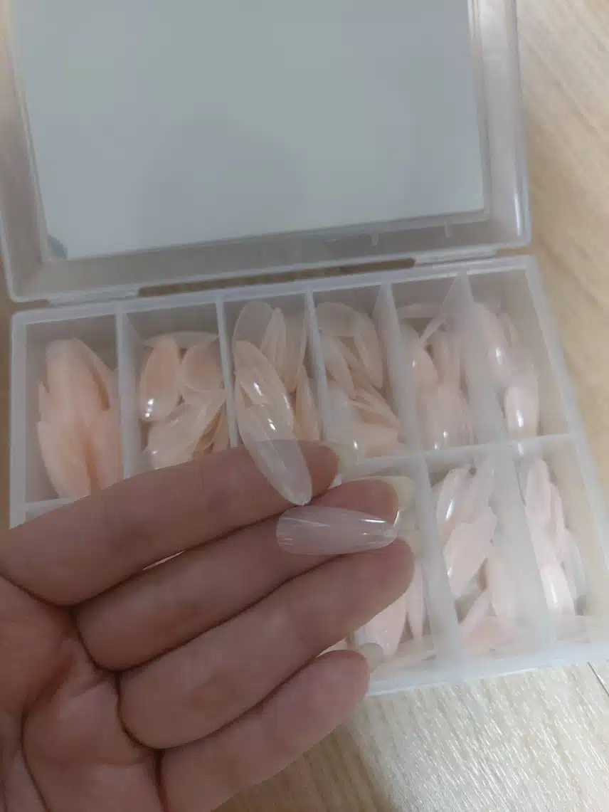 네일팁 쉐입이 넘 이뻐요