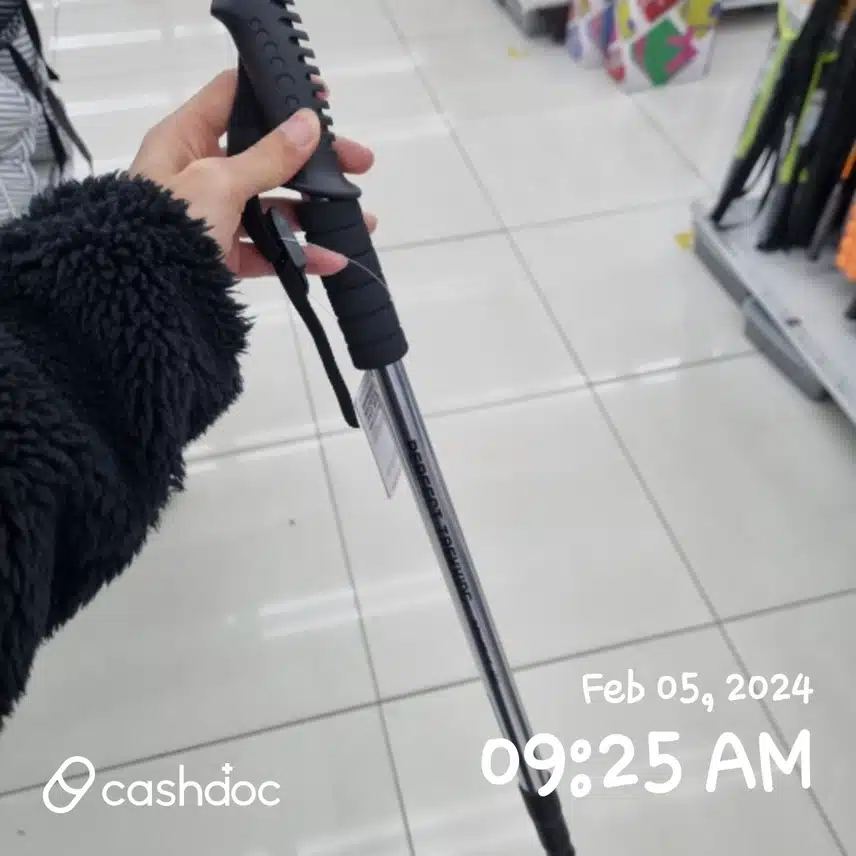 제 등산품은 다이소 등산스틱입니다.