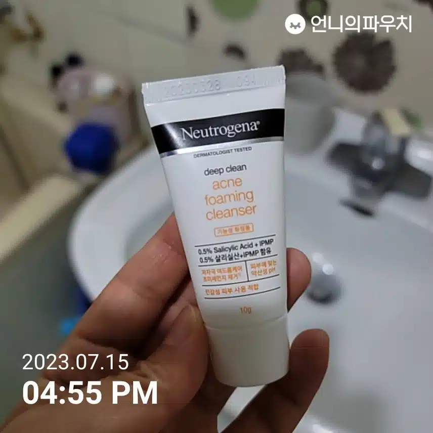 뉴트로지나 딥클린 아크네 포밍 클렌저 모공까지 깨끗하게 