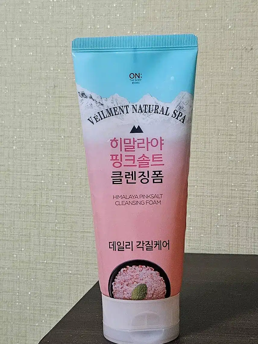 데일리로 각질케어를 할 수 있는 폼클렌징..
