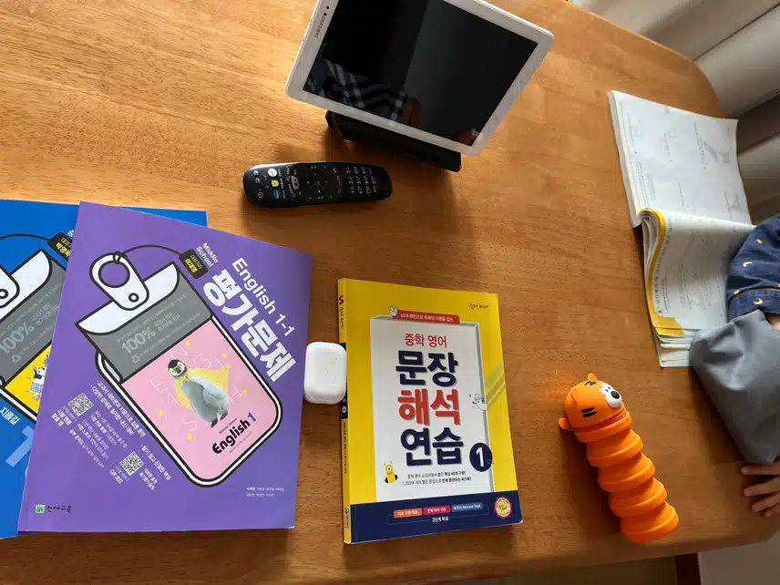 너희들은 공부를하거라~ 이 어미는 집안일을 할터이니~ ㅋ
