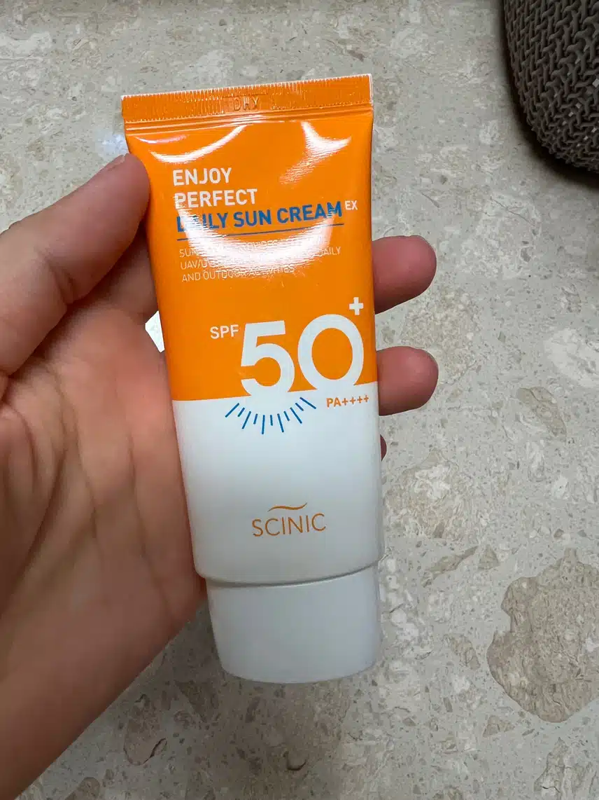 선크림 바르기