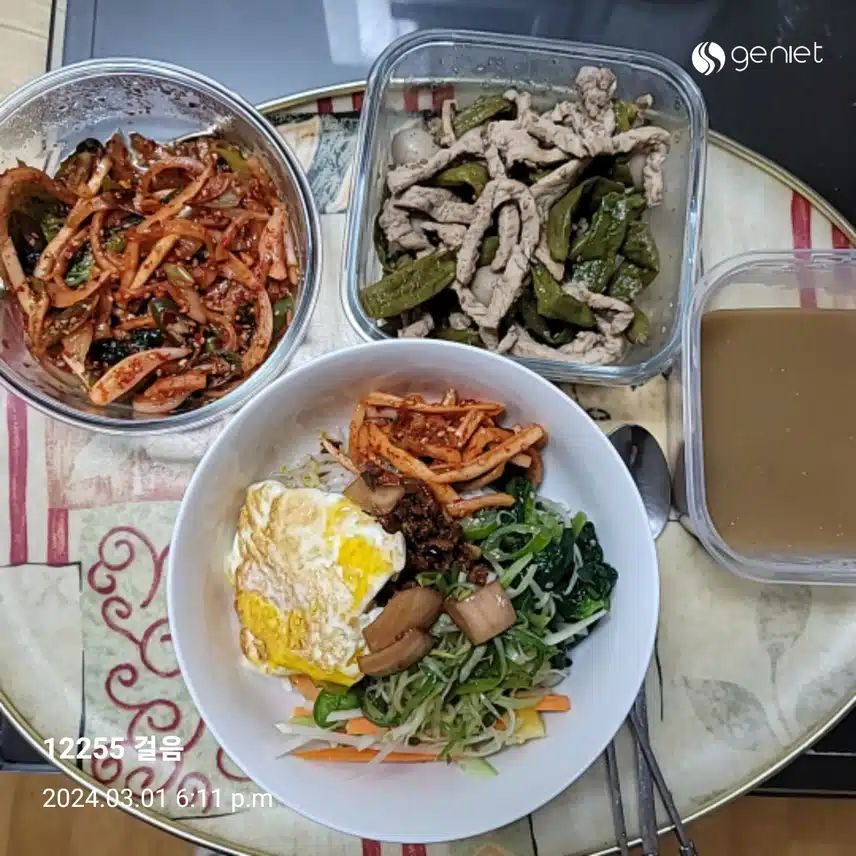 나물비빔밥인데 고추장 대신 간장으로