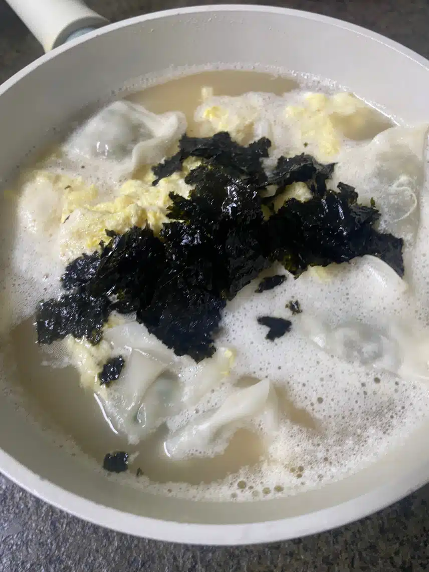 떡만둣국