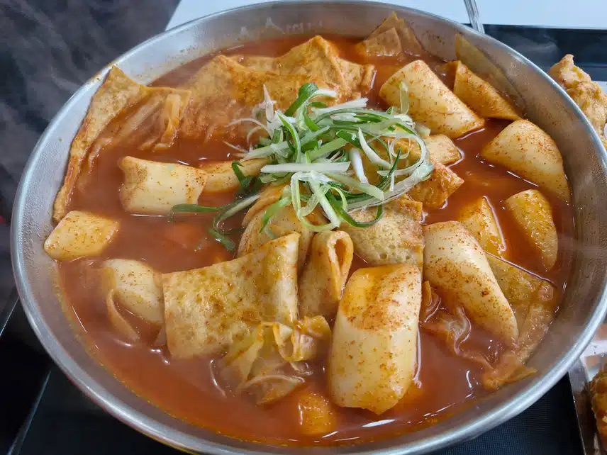 오늘도 떡볶이 도장  꾹
