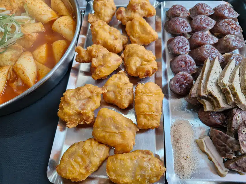 오늘도 떡볶이 도장  꾹
