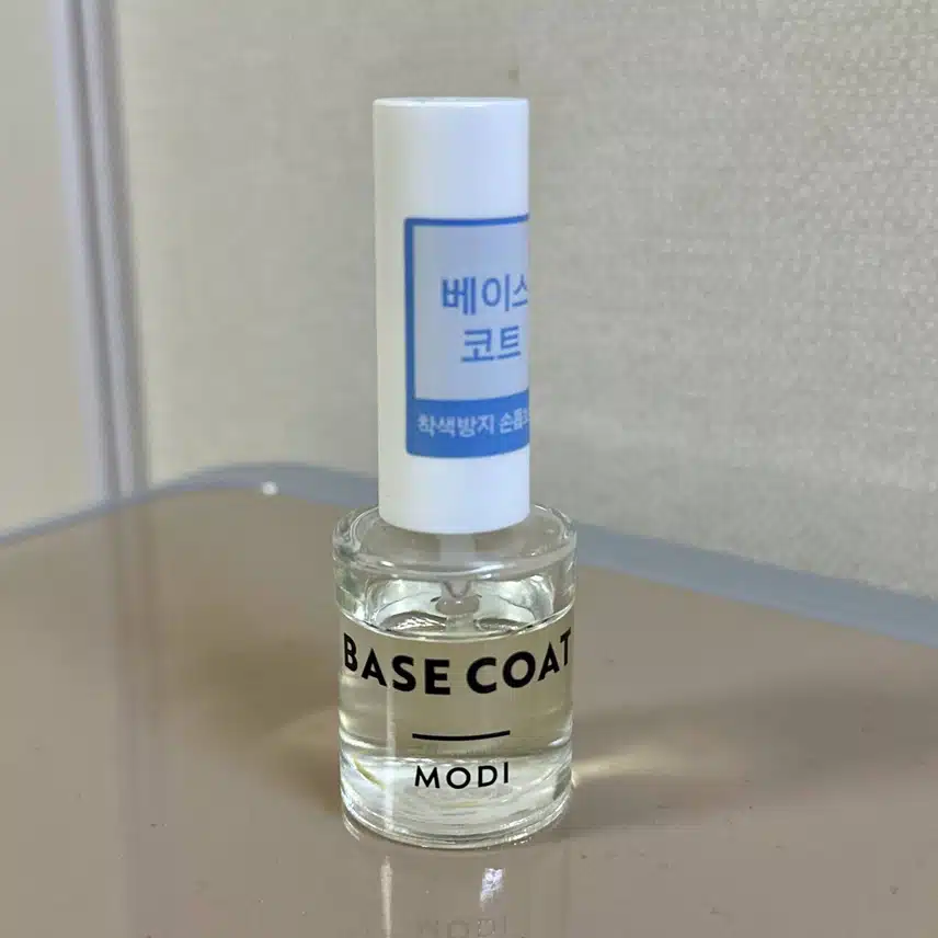 모디 베이스코트로 손톱 케어해요