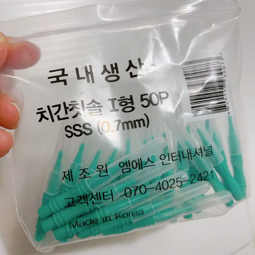 구강세정기와 치실을 사용합니다~