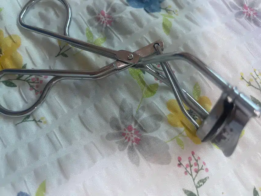 에뛰드 뷰러입니다!