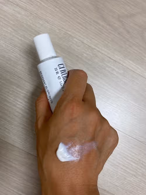 저도 요즘 자주 선크림 덧발라주고 있어요~
