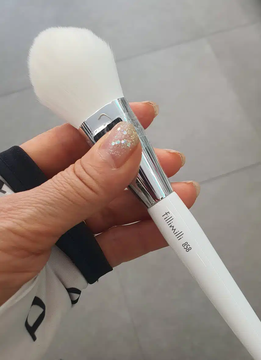 턱 쉐딩 브러시
