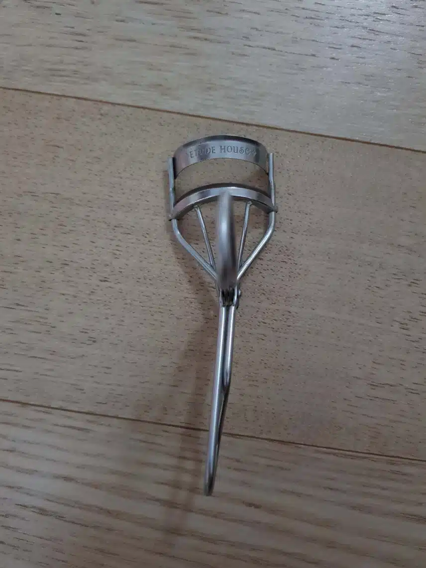 눈썹관리 에뛰드하우스 뷰러로 하세요~