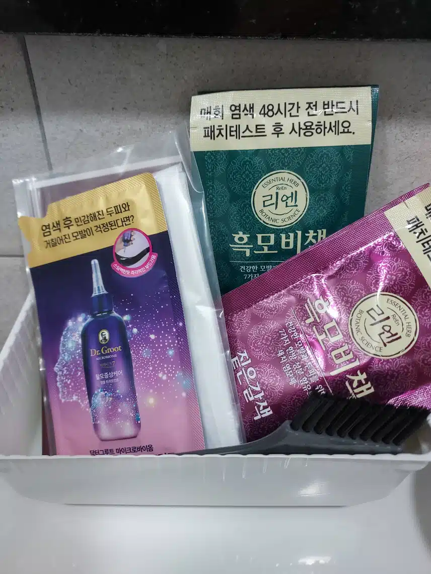 내돈내산 헤어케어) 3회분으로 나누어져 있어 염색할때 편한 려 흑모비책 새치 염색약이요!!