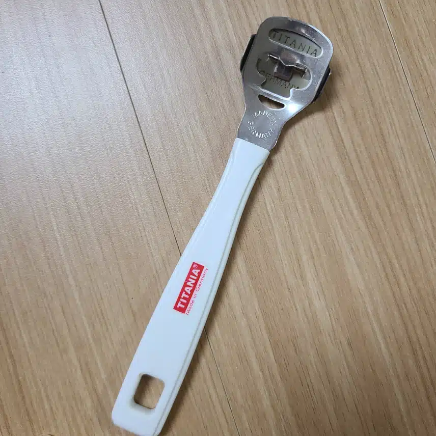 미용소품이라고 할 수 있을까요? 티타니아 콘커터(각질제거기)