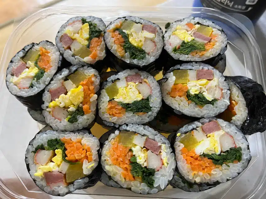 김밥먹어요~~~