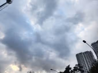 흐린날에도 선크림을 꼭 발라야해요!