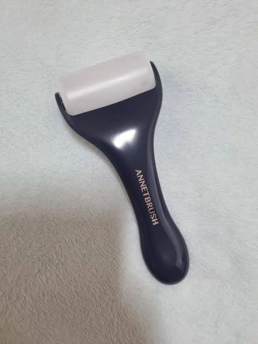 여름엔 시원한 페이스롤러