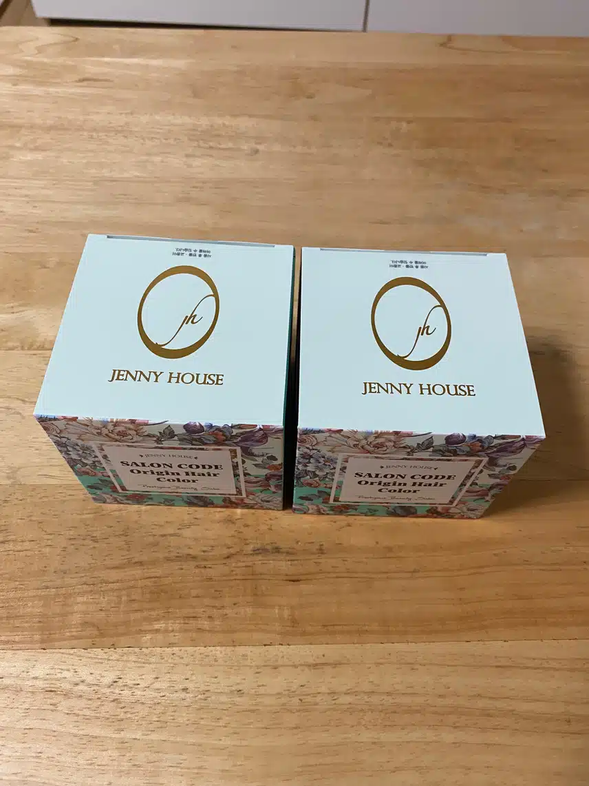 셀프 염색 해보려고 염색약 샀어요.