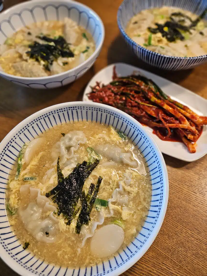 아침 간단히 떡만둣국