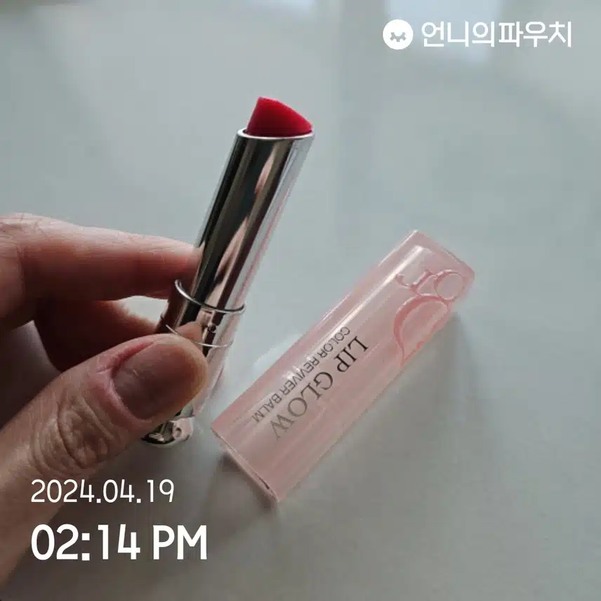 연한 핑크 립글로우