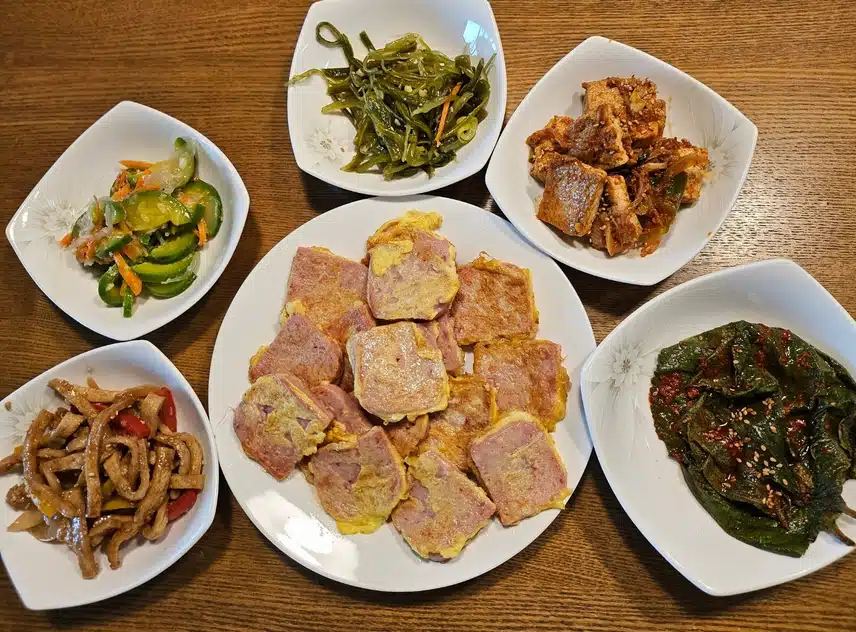 밑반찬으로 점심^^