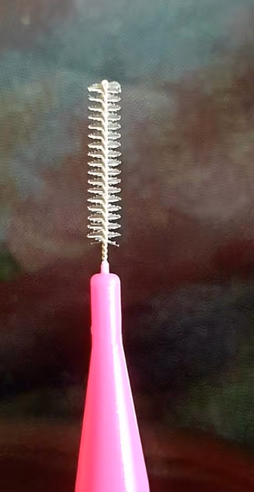 구강케어에는 구석구석 치간칫솔이 필수에요