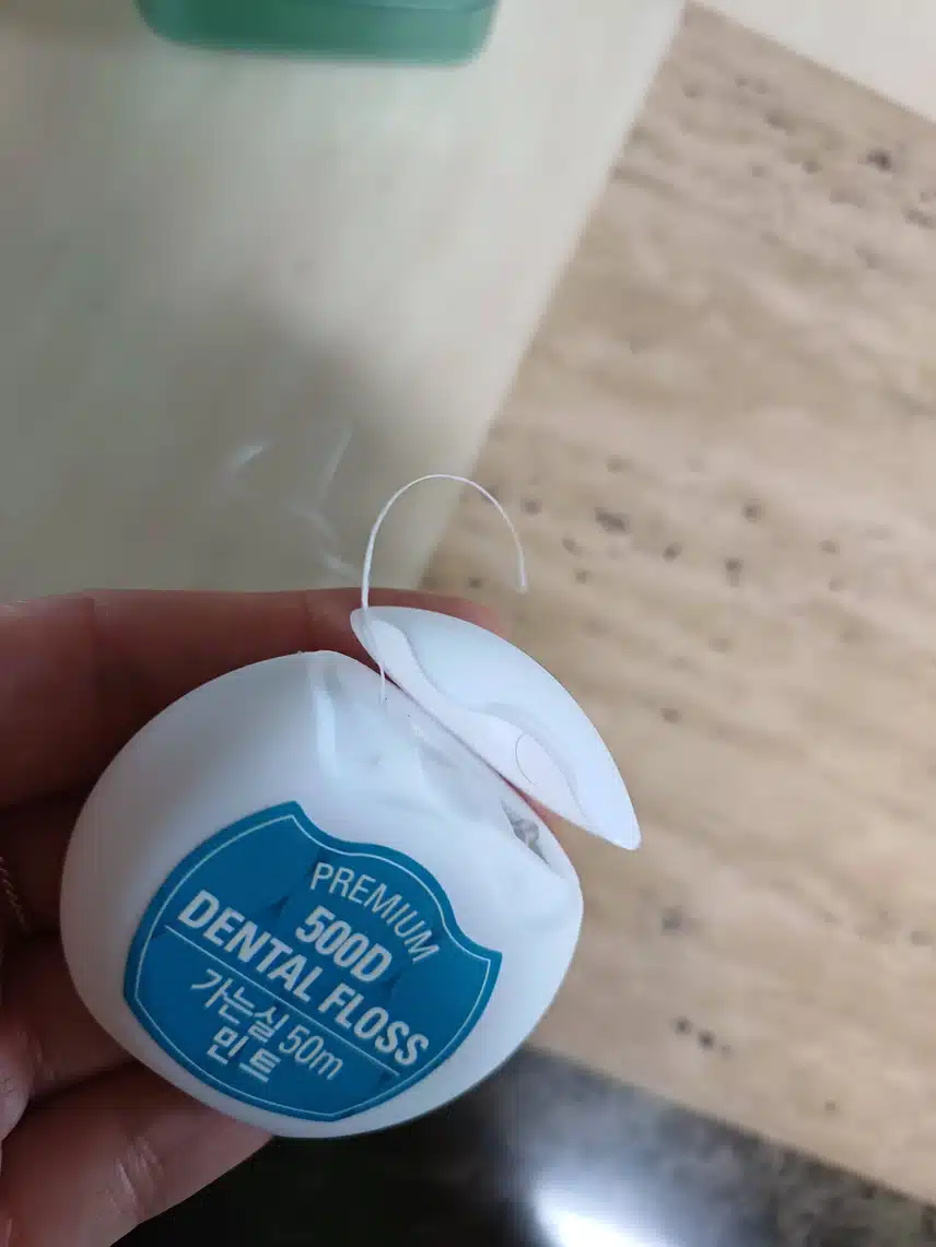 양치후 치실로 마무리(dental floss)