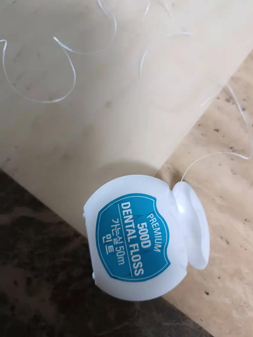 양치후 치실로 마무리(dental floss)