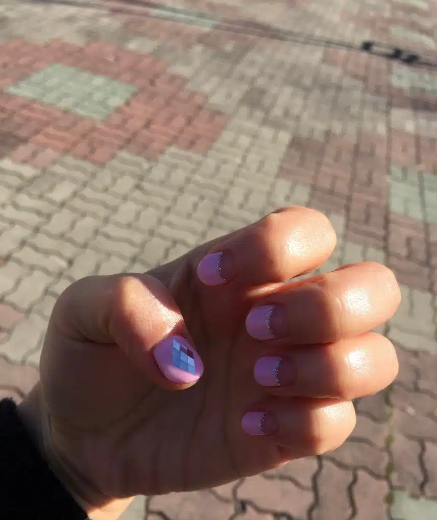 오랜만에 핫핑크로 네일했어요🥰