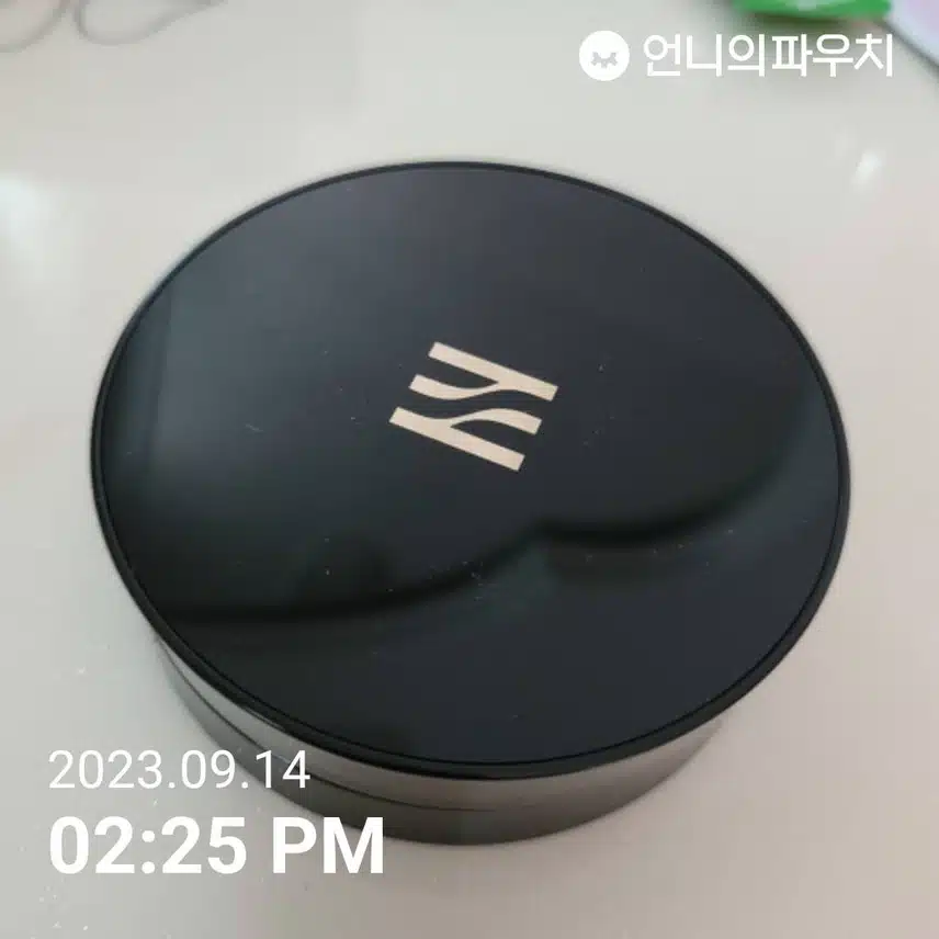 정착하게 만드는 헤라 블랙 쿠션