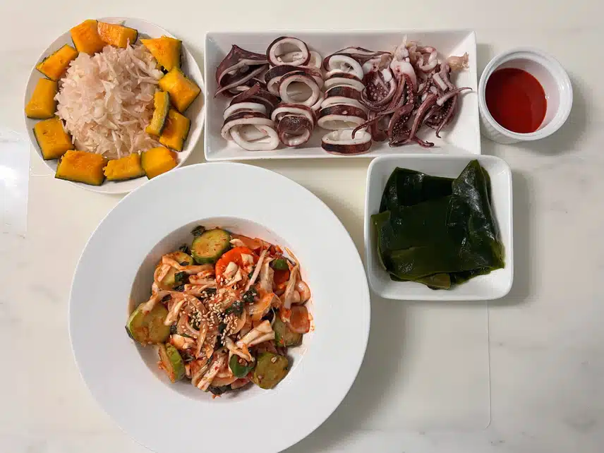 저녁식사 🦑통오징어 찜과 🥒오이야채초무침