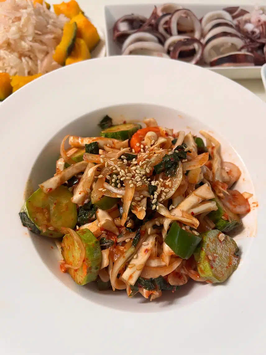 저녁식사 🦑통오징어 찜과 🥒오이야채초무침
